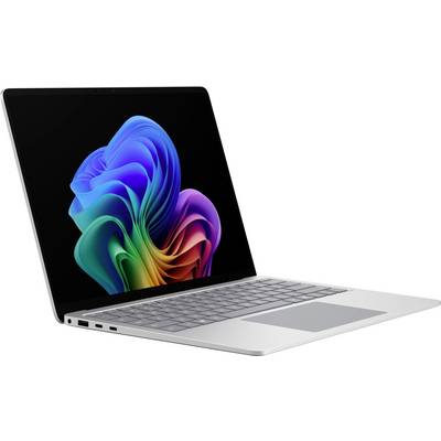 Silberner Laptop, halboffen in einem Winkel angezeigt, zeigt ein farbenfrohe abstrakte blumenähnliche Hintergrundbild auf dem Bildschirm.