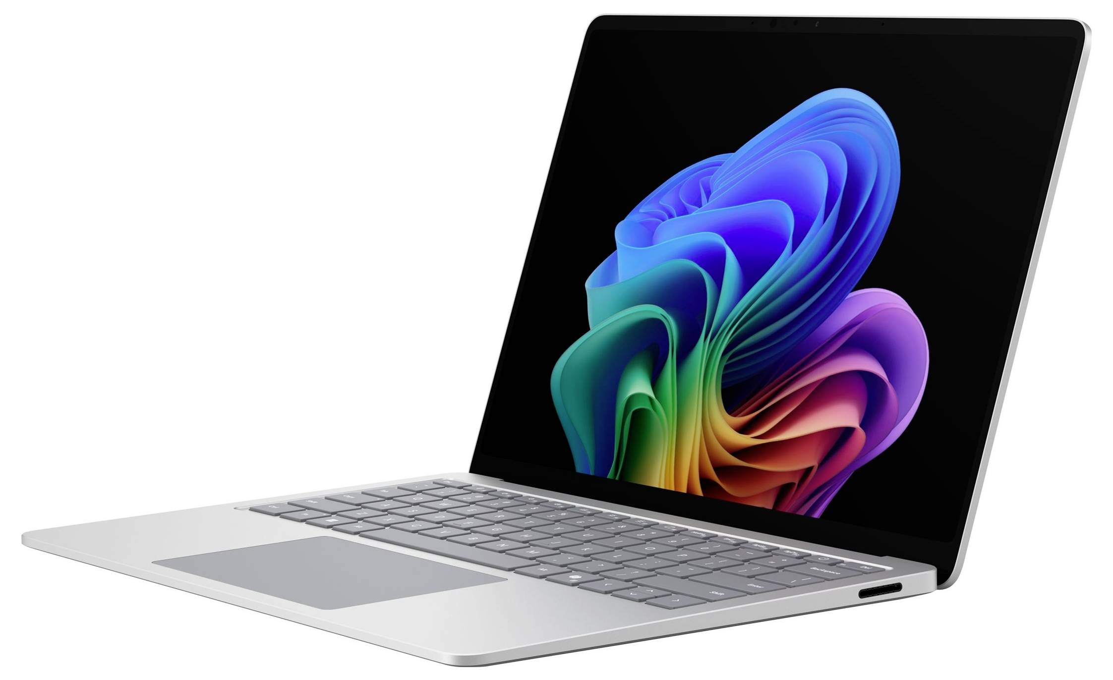 Silberner Laptop mit schwarzem Bildschirm, auf dem eine farbenfrohe abstrakte blumenähnliche Tapete angezeigt wird, in einer Winkelansicht auf weißem Hintergrund.