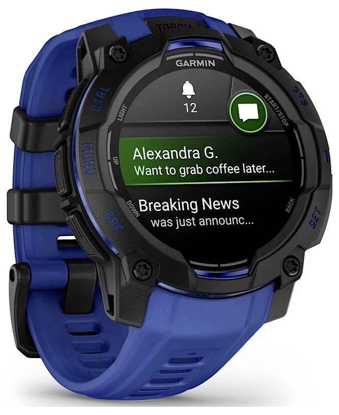 Garmin-Smartwatch mit blauem Armband, das Benachrichtigungen anzeigt: "Alexandra G. Willst du später einen Kaffee trinken..." und "Breaking News wurde gerade angekündigt..."
