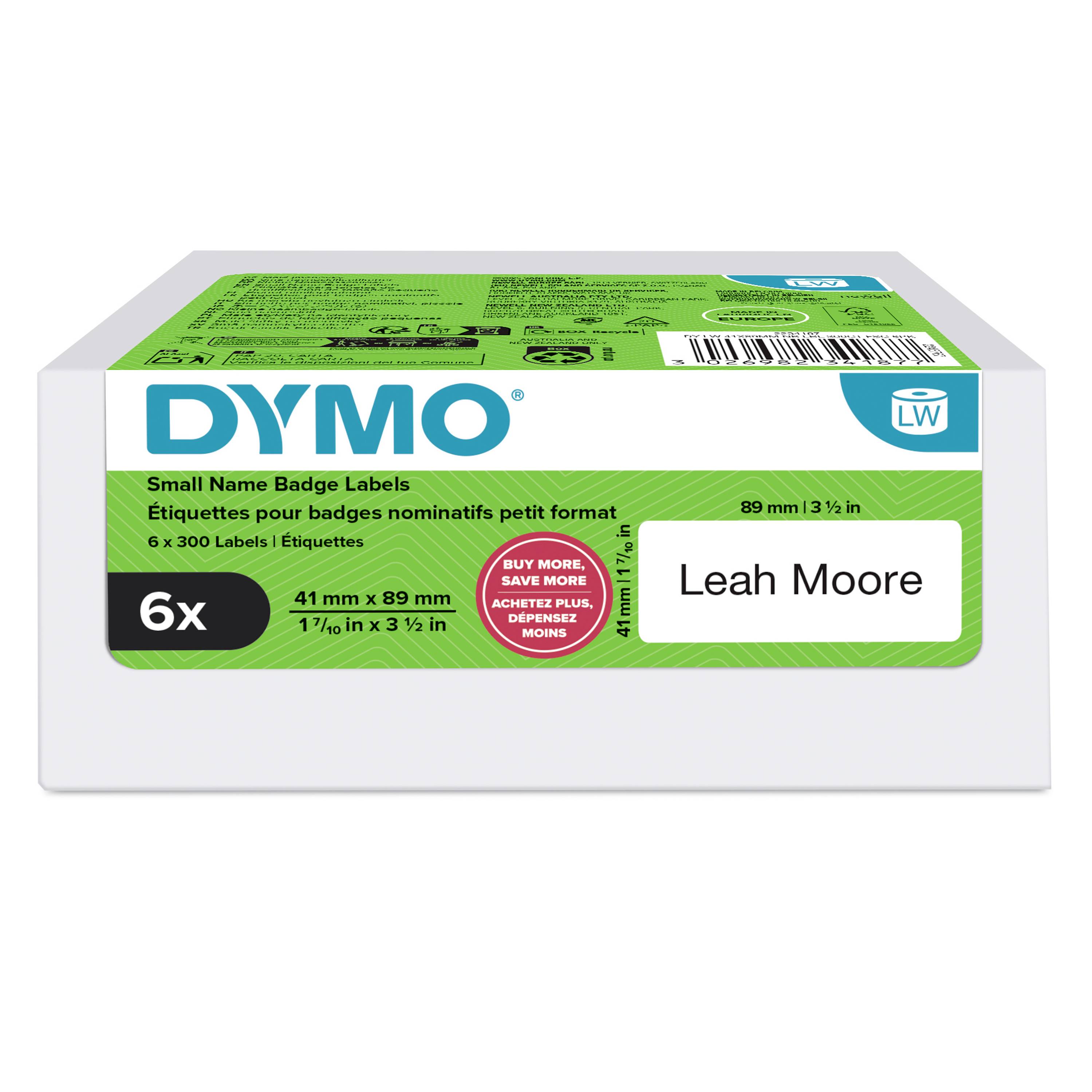 DYMO kleine Namensschild-Etiketten Packung, 6 Rollen mit je 300 Etiketten, 41 mm x 89 mm, gezeigt mit Beispieletikett „Leah Moore"