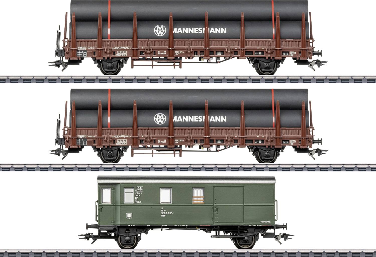 Drei Eisenbahngüterwagen in Seitenansicht: zwei identische braune Güterwagen mit der Aufschrift "HANNESMANN" über einem grünen Güterwagen darunter.