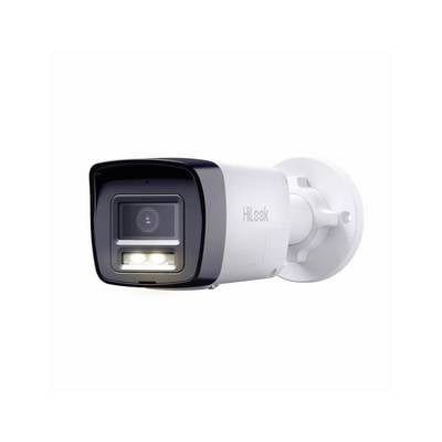 Weiße Hikvision-Sicherheitskamera mit Infrarotlicht, auf einer Wandhalterung gegen einen einfachen Hintergrund montiert.