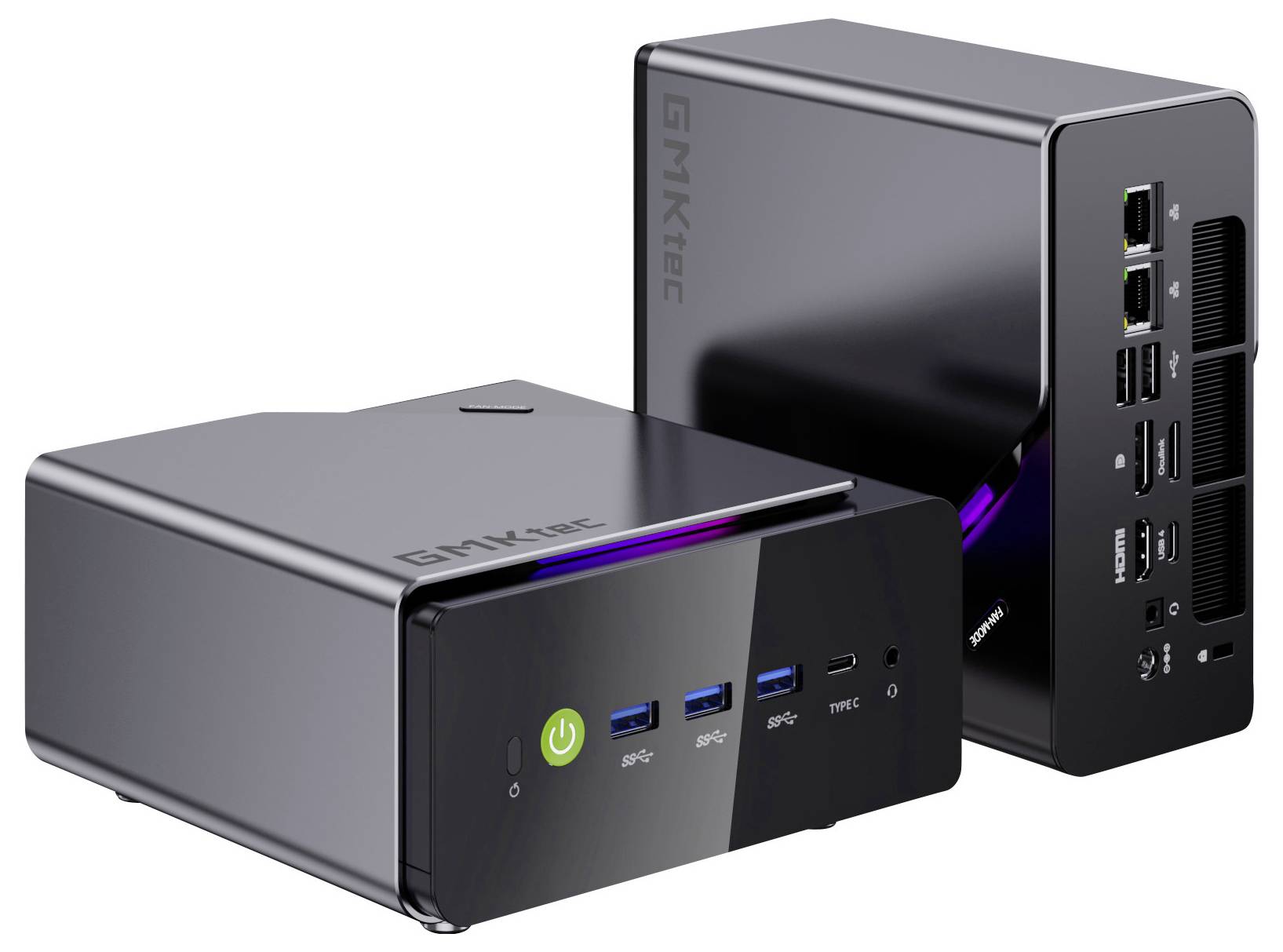 Zwei kompakte GMKtec Mini-PCs auf weißem Hintergrund, eine Frontansicht zeigt Stromknopf und USB-Anschlüsse, die andere Rückansicht mit mehreren Anschlüssen.
