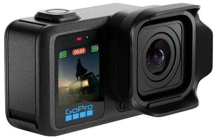 Schwarze GoPro Actionkamera in Vorderansicht mit Weitwinkelobjektiv, frontalem Display und Aufnahmeanzeige auf dem Bildschirm