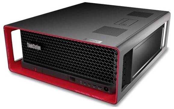Nahaufnahme eines schwarz-roten Desktop-Computer-Gehäuses mit Mesh-Frontplatte und Seitenfenster, in Schrägansicht gezeigt.