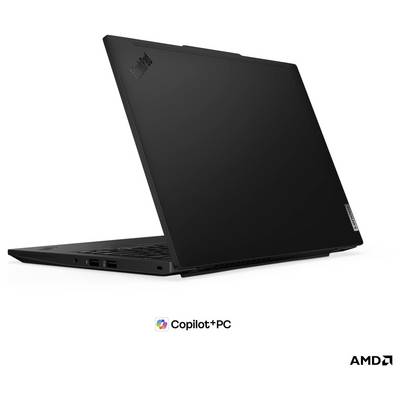 Schwarzer Lenovo ThinkPad-Laptop, der offen mit einer farbenfrohen abstrakten Windows-ähnlichen Tapete gezeigt wird, und darunter die Logos von Copilot+ PC und AMD.