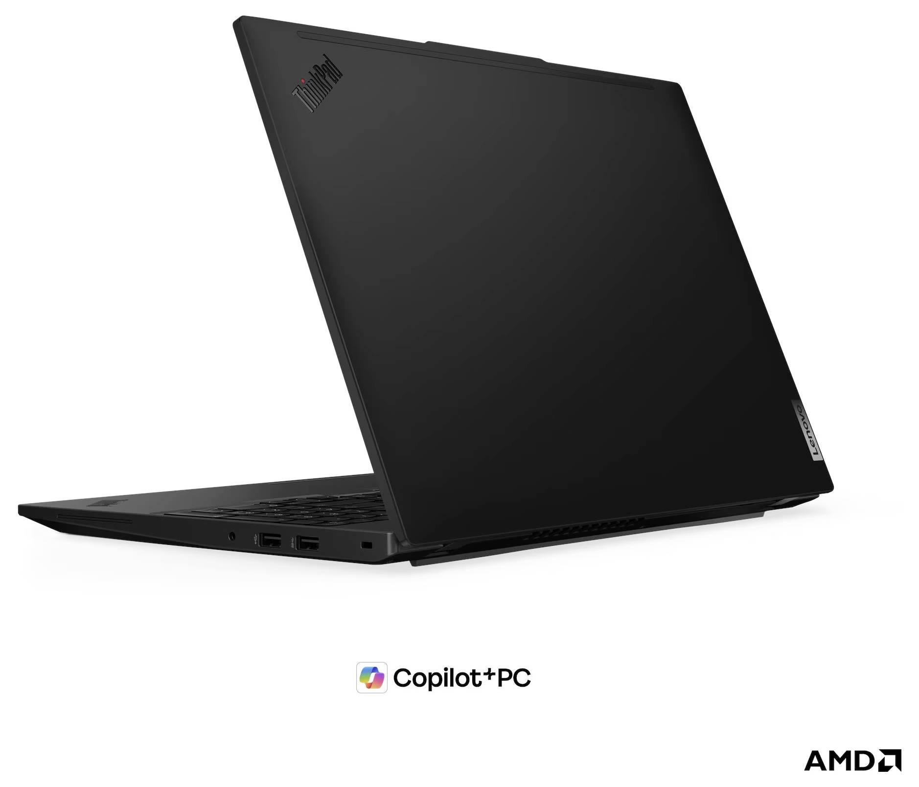 Schwarzer ThinkPad-Laptop in offener Position, angewinkelt auf weißem Hintergrund, mit Copilot+ PC und AMD-Branding darunter.