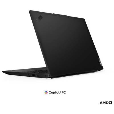 Schwarzer ThinkPad-Laptop in offener Position, angewinkelt auf weißem Hintergrund, mit Copilot+ PC und AMD-Branding darunter.