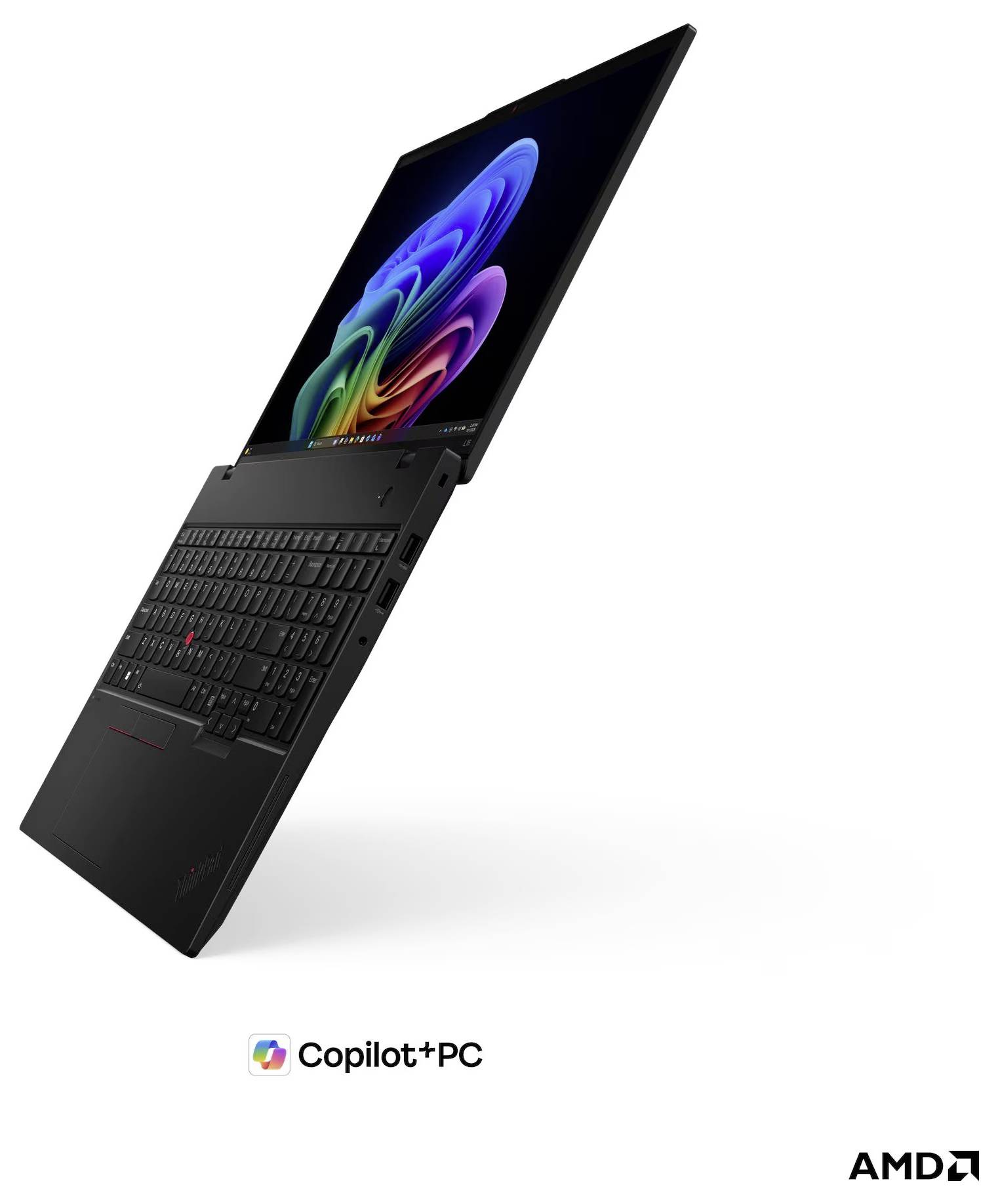 Ein schlanker schwarzer 2-in-1-Laptop, der in einem Winkel offen angezeigt wird und die Logos von Copilot+ PC und AMD zeigt.