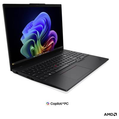 Schwarzer Lenovo-ähnlicher Laptop, geöffnet in einem Winkel dargestellt, mit Windows 11-Hintergrund, Copilot+ PC-Branding und AMD-Logo darunter.
