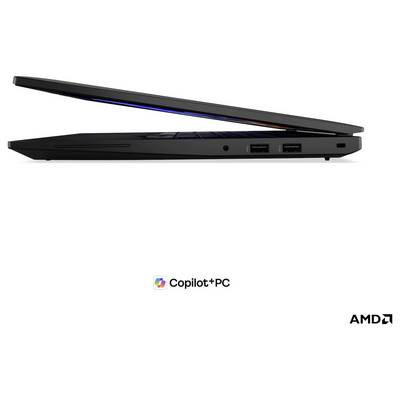 Seitenansicht eines schlanken schwarzen Laptops, der teilweise geöffnet ist und Anschlüsse zeigt; Copilot+PC- und AMD-Branding darunter.