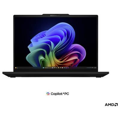 Ein Laptop, der eine farbenfrohe abstrakte Windows-artige Wirbeltapete anzeigt, mit dem Copilot+ PC-Logo und AMD-Branding darunter.