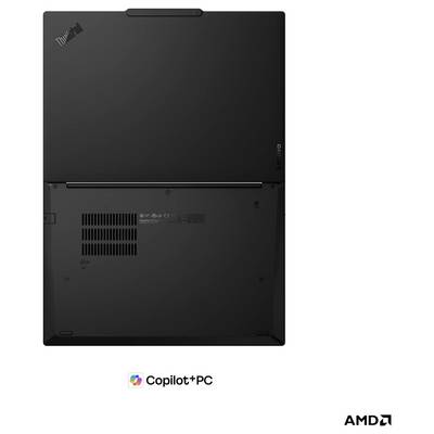 Rückseite eines schwarzen Lenovo ThinkPad-Laptops mit Lüftungsgittern und Branding, mit Copilot+ PC- und AMD-Logos darunter.