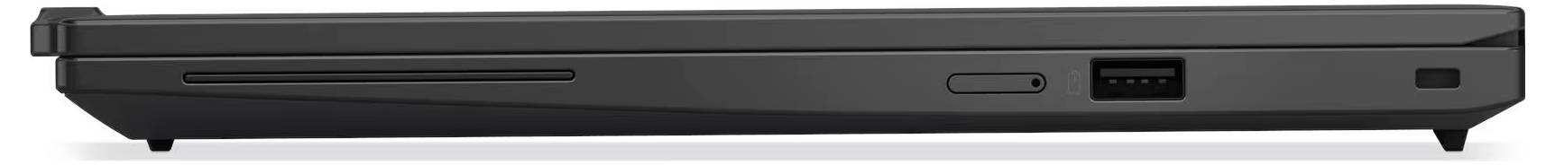 Seitenansicht eines geschlossenen schwarzen Laptops mit schlanker Basis mit Vorderlippe, einem SD-Kartensteckplatz und einem Anschluss auf der rechten Seite.