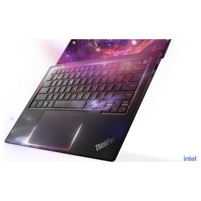 Geneigtes Lenovo ThinkPad-Laptop mit beleuchteter Tastatur und großem Touchpad auf weißem Hintergrund, mit Intel-Logo unten rechts.