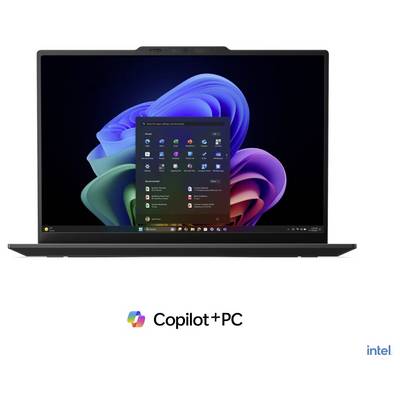 Laptop mit Windows 11 und geöffnetem Startmenü, dargestellt über den Logos von Copilot+ PC und Intel auf weißem Hintergrund.