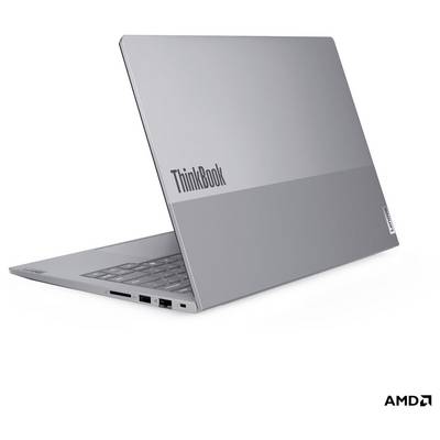 Silberner Lenovo ThinkBook-Laptop, teilweise geöffnet, auf weißem Hintergrund dargestellt, mit AMD-Logo in der Ecke.