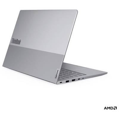 Silberner Lenovo ThinkBook-Laptop, geöffnet in einem Winkel gezeigt, mit AMD-Logo unten rechts.