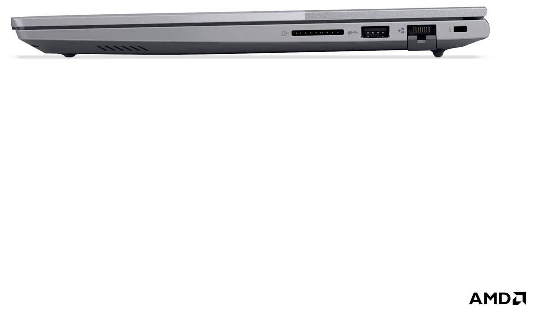 Seitenansicht eines silbernen Laptops mit hinteren Anschlüssen und einem AMD-Logo auf weißem Hintergrund.
