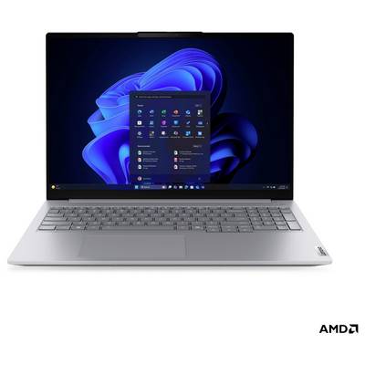 Silberner Laptop, der das Windows 11-Startmenü auf einem blauen abstrakten Desktop-Hintergrund anzeigt, in Vorderansicht auf weißem Hintergrund mit AMD-Branding dargestellt.