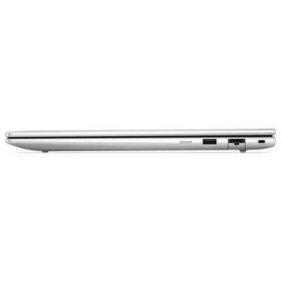 Seitenansicht eines silbernen Laptops, geschlossen, zeigt zwei USB-Anschlüsse und einen Ethernet-Anschluss an der Seite.