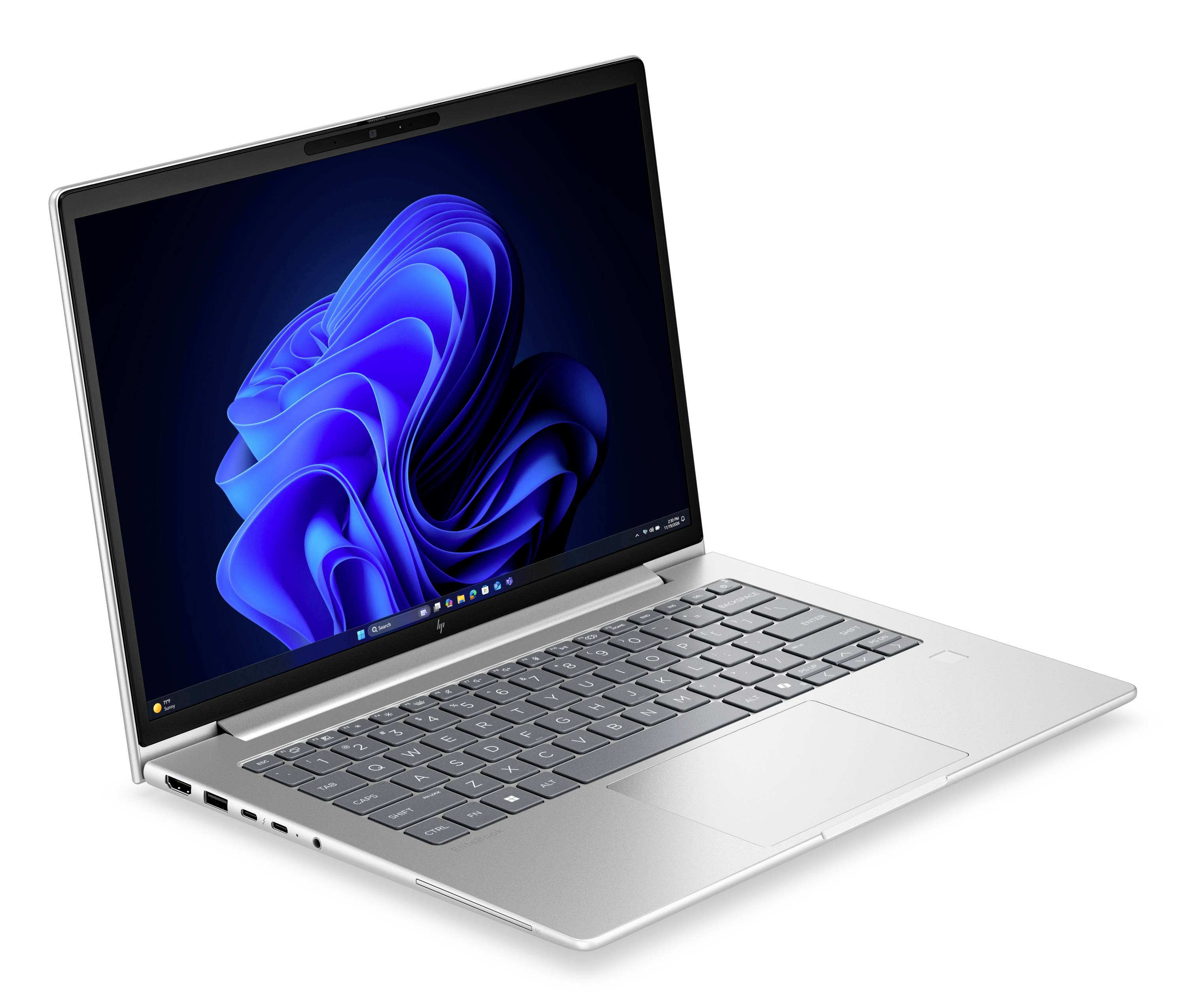 Silberner Laptop mit Windows-11-Desktopanzeige, geöffnet in einem Winkel auf weißem Hintergrund dargestellt.