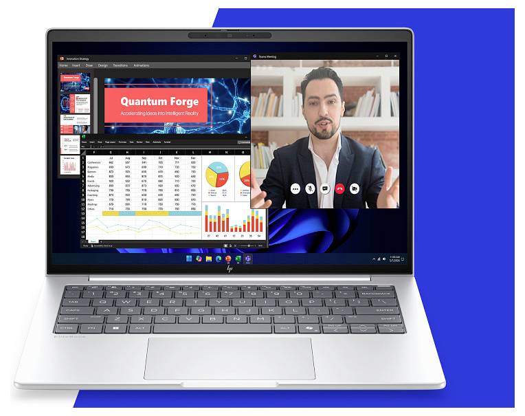 Laptop-Bildschirm zeigt eine Präsentation mit dem Titel „Quantum Forge" neben einem Videoanruf mit einem Sprecher und Datendiagrammen/Tabellenkalkulation.