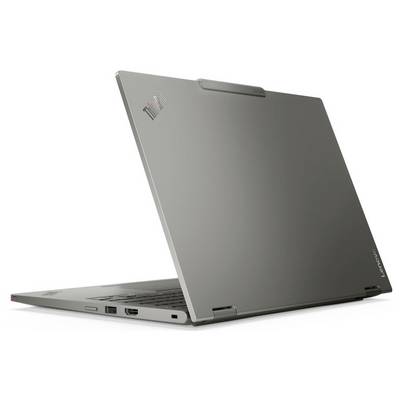 Schwarzer Lenovo ThinkCentre Desktop-Computer-Tower aus einem Winkel gezeigt, mit sichtbaren vorderen USB- und Audioanschlüssen.
