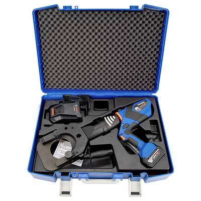 Offener blauer Hartschalenkoffer mit Schaumstoff, der einen batteriebetriebenen hydraulischen Kabelschneider, Ladegerät, Akku und Zubehör hält.