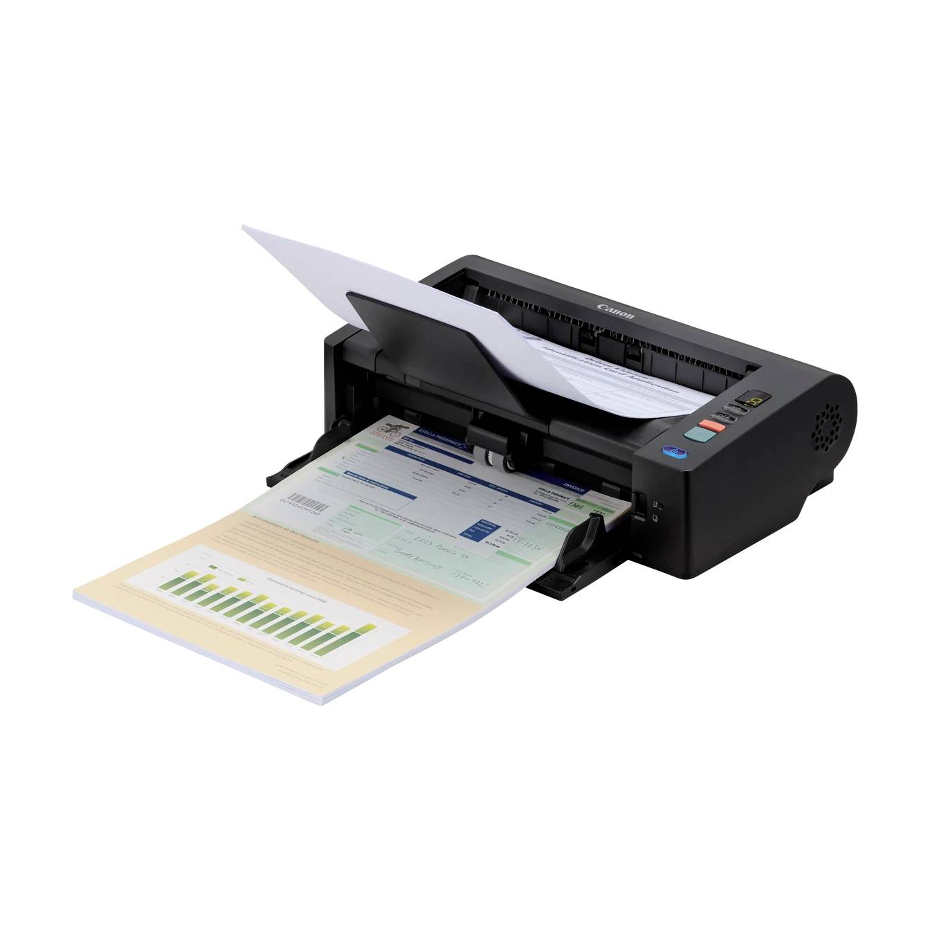 Ein Dokumentenscanner, der mehrere Seiten mit einem Bericht und Diagrammausgabe auf weißem Hintergrund einzieht.