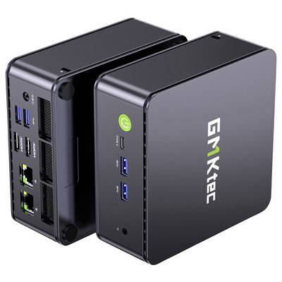 Zwei kompakte schwarze GMKtec Mini-PCs nebeneinander, einer frontal mit USB- und Netzwerkanschlüssen, der andere zeigt das GMKtec-Logo.