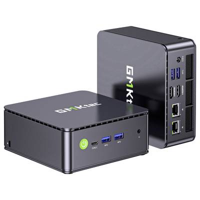 Zwei kompakte schwarze GMKtec Mini-PCs, einer aufrecht und einer horizontal angeordnet, mit vorderen und hinteren Anschlüssen einschließlich USB und Ethernet.