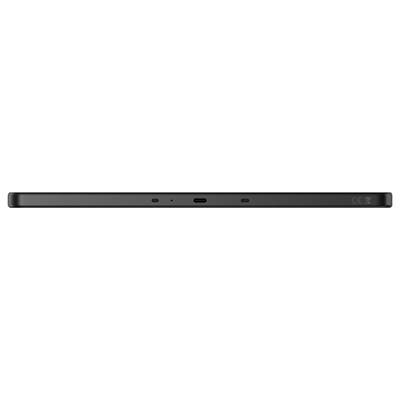 Nahaufnahme der oberen Kante eines schwarzen Laptops, die die Kamera und Sensoren zentriert auf der Blende zeigt.