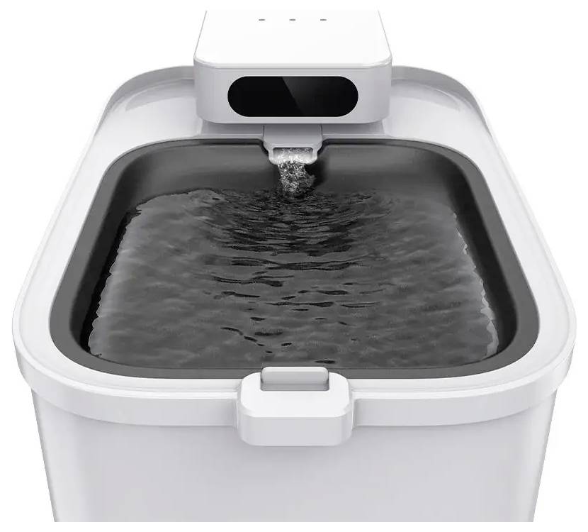 Weiße automatische Haustiertränke mit Wasserzirkulation, die ein rechteckiges Becken füllt