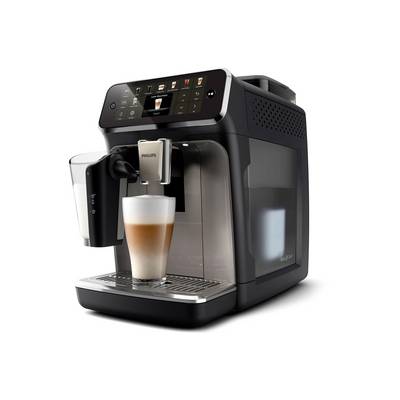 Philips 5500 Serie vollautomatische Espressomaschine mit LatteGo auf der Produktverpackung, die einen Latte neben Kaffeebohnen brüht.