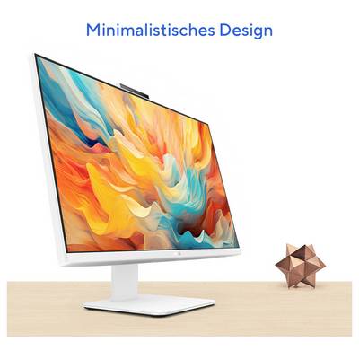 Minimalistisches Design zeigt einen Desktop-Monitor mit einem farbenfrohen abstrakten Display auf einem weißen Ständer auf einem Holzschreibtisch, mit einem geometrischen Dekorationsobjekt daneben.