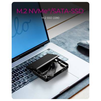 M.2 NVMe/SATA SSD-Gehäuse offen auf einer Laptop-Tastatur dargestellt, mit Text „M.2 SSD 2280", das die Kompatibilität anzeigt.