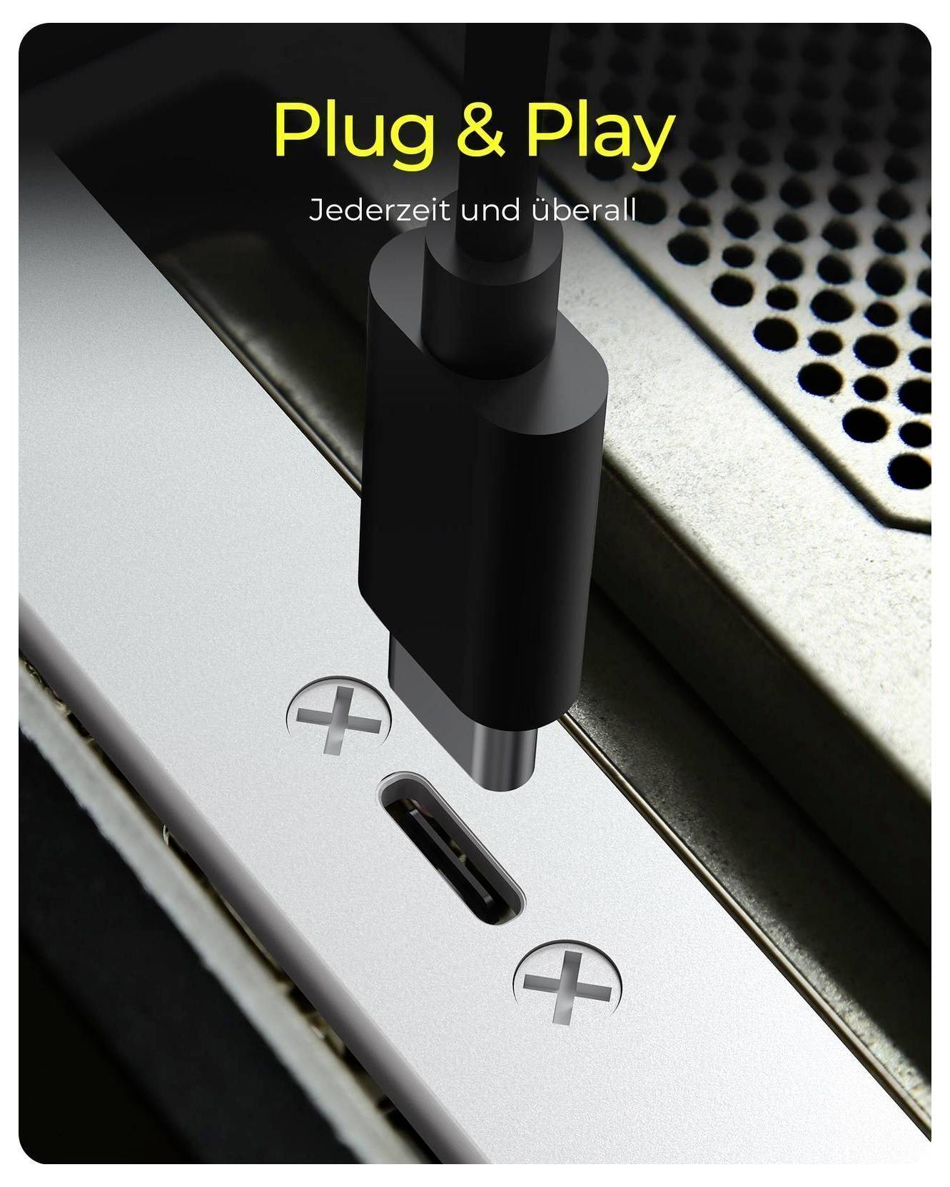 Nahaufnahme eines USB-C-Steckers, der sich mit einem Geräteport verbindet, mit dem Text „Plug & Play" und „Jederzeit und überall" darüber.