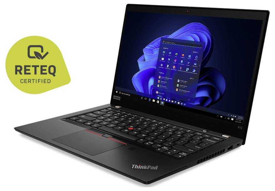 Schwarzer Lenovo ThinkPad Laptop aufgeklappt mit Windows 11 auf dem Bildschirm, daneben ein gelbes Abzeichen "RETEQ Certified".