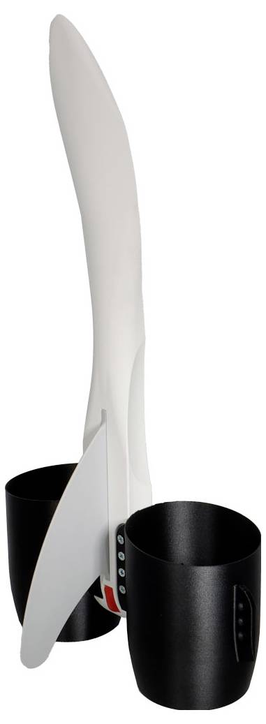 Dreiteiliges abstraktes Schreibtisch-Zubehör: eine hohe weiße geschwungene klingenähnliche Skulptur neben zwei schwarzen zylindrischen Haltern.
