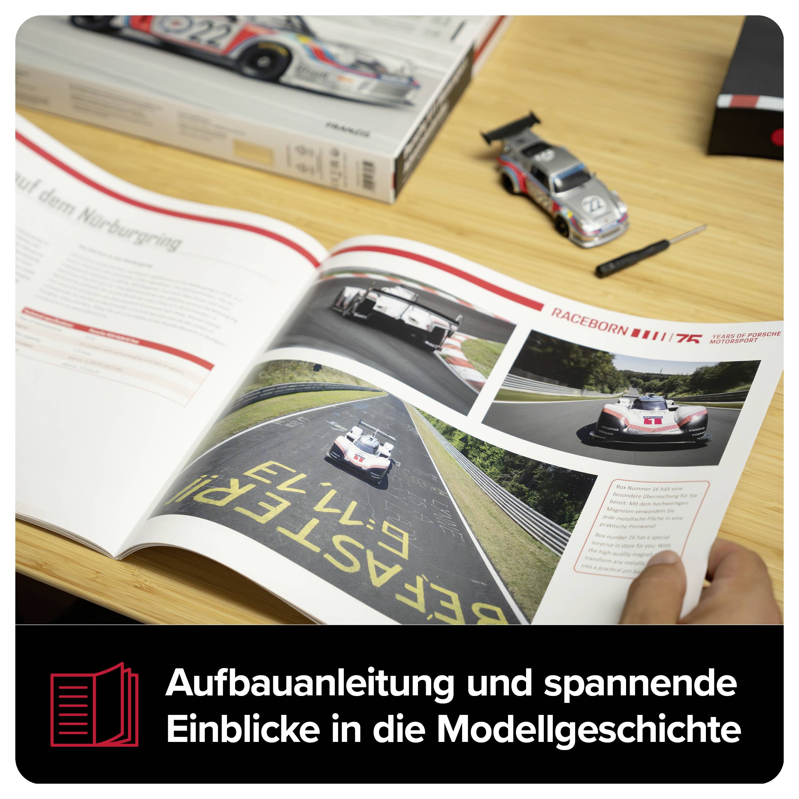 Offenes Magazin mit Porsche-Modell und Modellauto auf Tisch; unten steht: 'Aufbauanleitung und spannende Einblicke in die Modellgeschichte'<br>