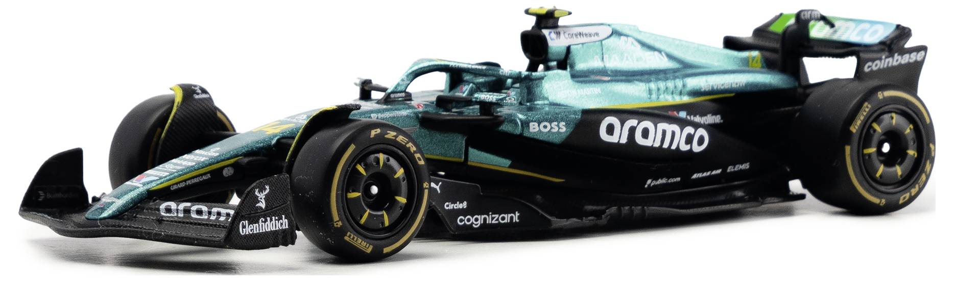 Ein schwarzes und blaugrünes Formel-1-Rennfahrzeug in Seitenansicht auf weißem Hintergrund, mit Aramco- und Cognizant-Branding.