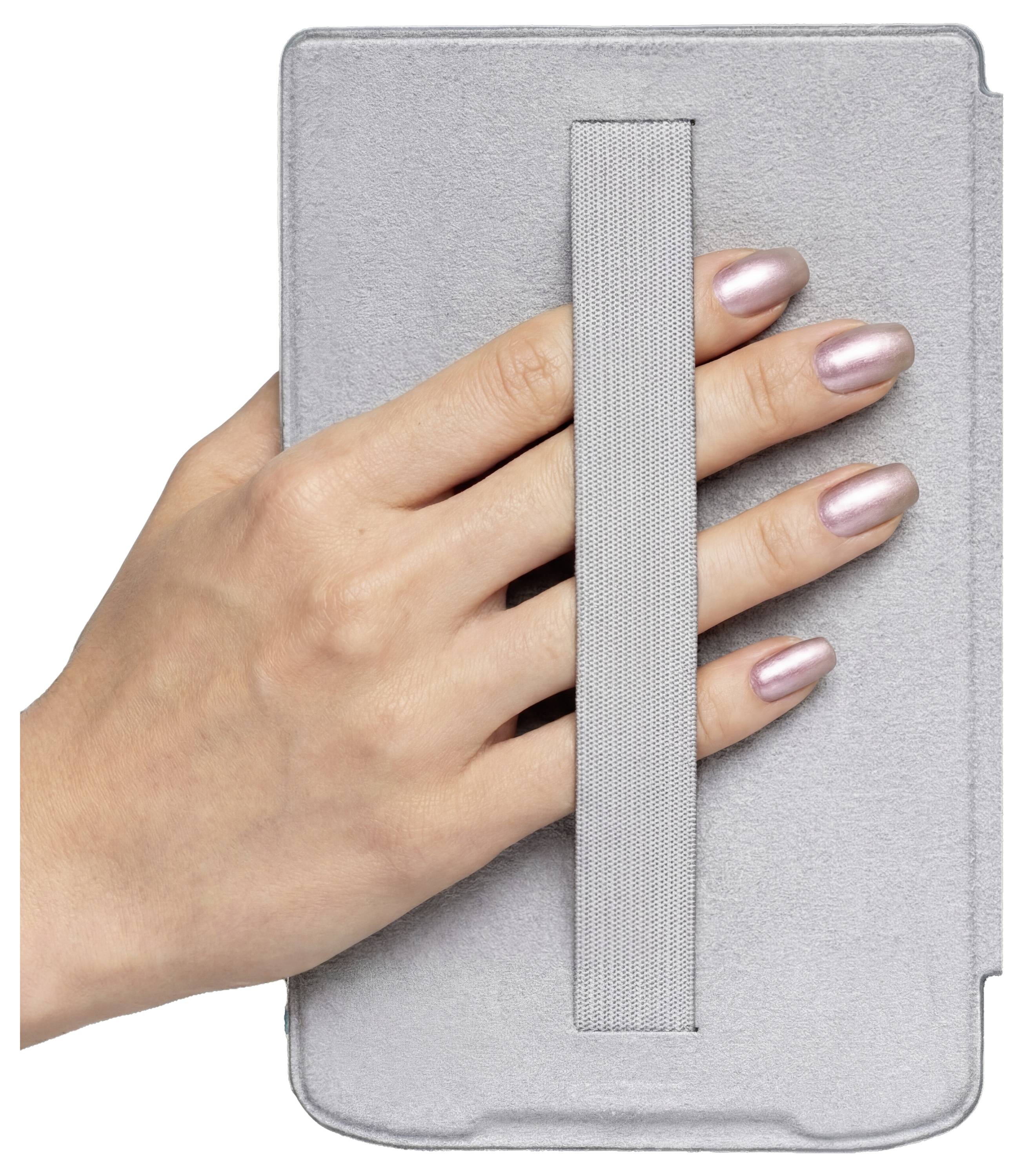 Hand, die eine graue Tablet-Schutzhülle mit einem vertikalen Riemen hält, von hinten vor weißem Hintergrund betrachtet.