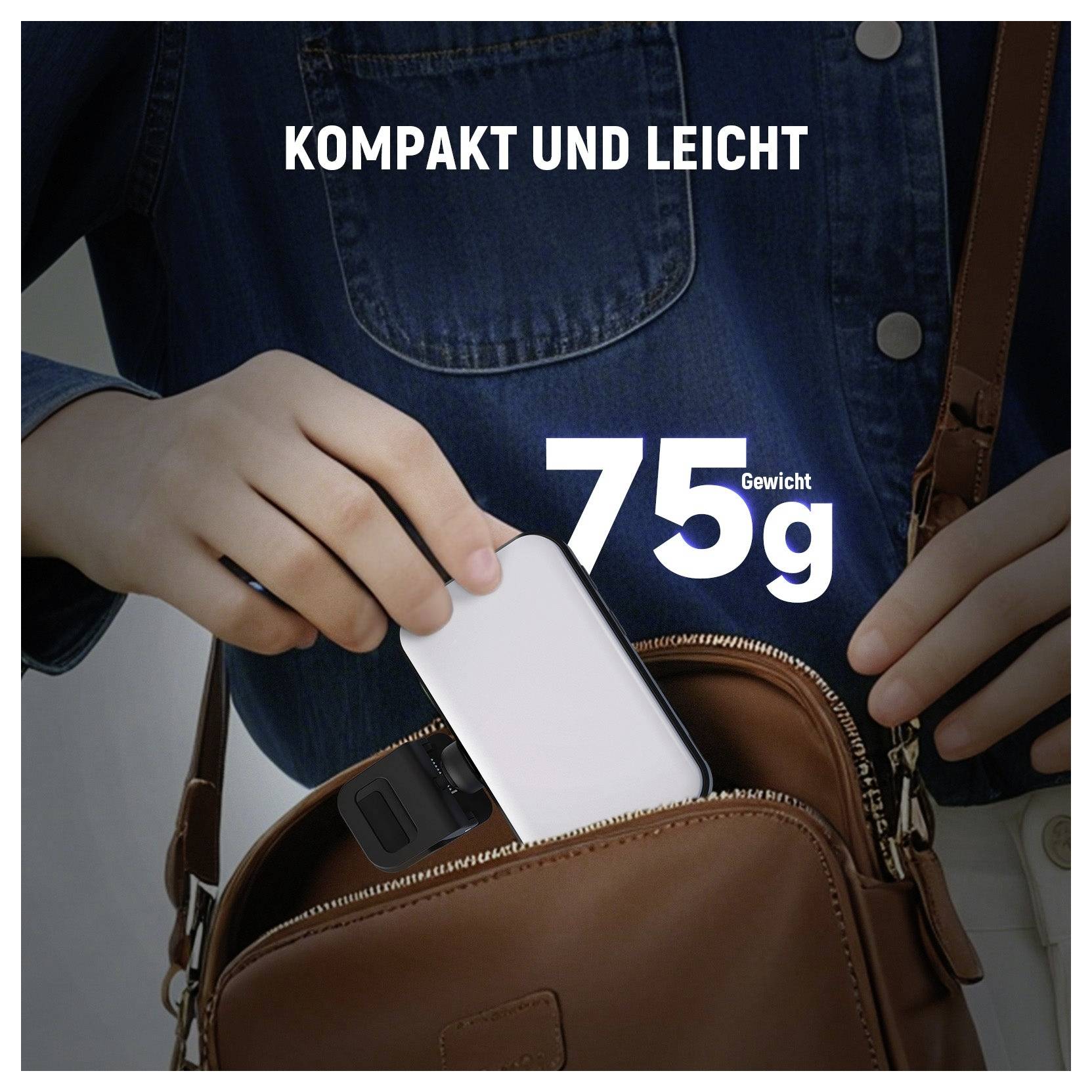 Person steckt ein schlankes Gerät in eine braune Ledertasche; der Anzeigentext sagt „KOMPAKT UND LEICHT" und „75g Gewicht".