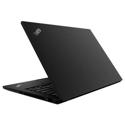 Schwarzes ThinkPad-Laptop, teilweise geöffnet auf weißem Hintergrund, von vorne links betrachtet.