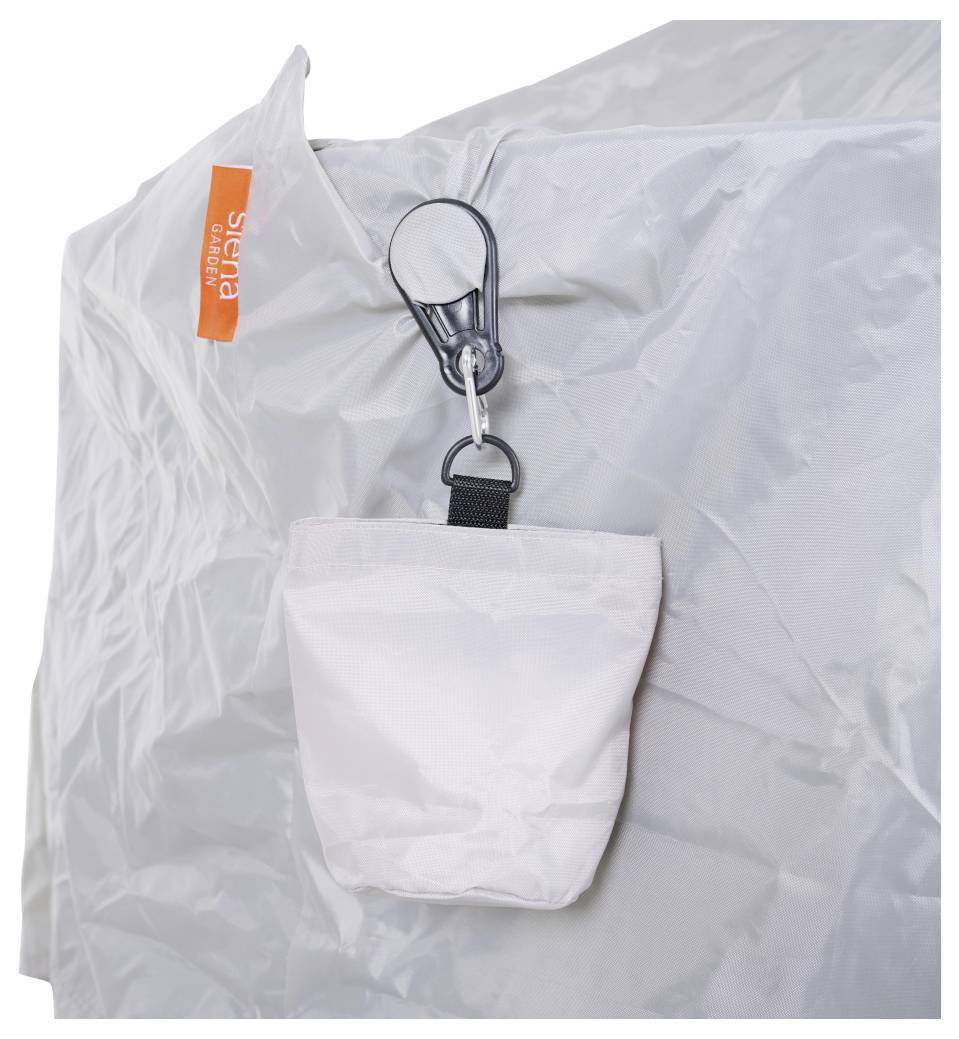 Weiße wiederverwendbare Tasche mit schwarzem Clip und Karabiner an einem größeren weißen Sack befestigt, mit einem orangefarbenen „Ryen"-Etikett.