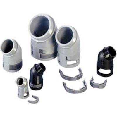 Assortierte abgewinkelte Rohrverschraubungen und Kupplungen in Silber und Schwarz, dargestellt als separate Produktkomponenten auf weißem Hintergrund.