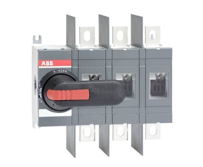 ABB dreipoliger Trennschalter mit schwarzem und rotem Drehgriff, in Ausschaltstellung auf weißem Hintergrund dargestellt.