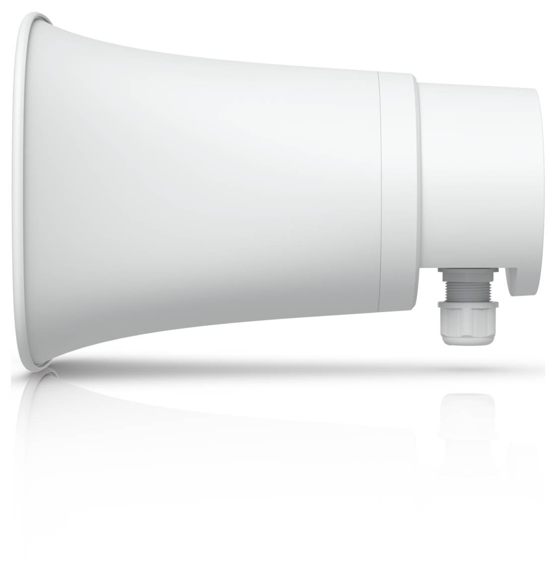 Weiß glänzender Außenhorn-Lautsprecher oder öffentlicher Adresslautsprecher auf einfachem weißem Hintergrund, in Seitenansicht dargestellt.