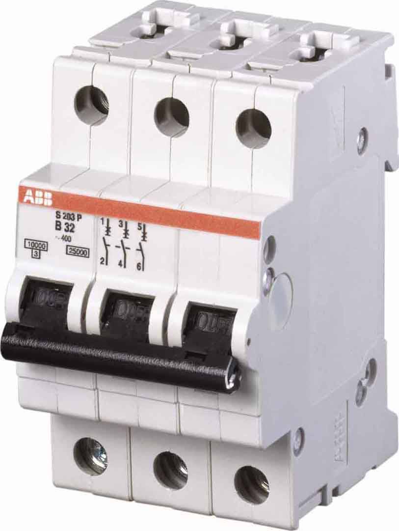 Dreipoliger Miniatur-Leitungsschutzschalter mit der Bezeichnung „ABB S203 P B32" mit schwarzen Kippschaltern und elektrischen Anschlussöffnungen.